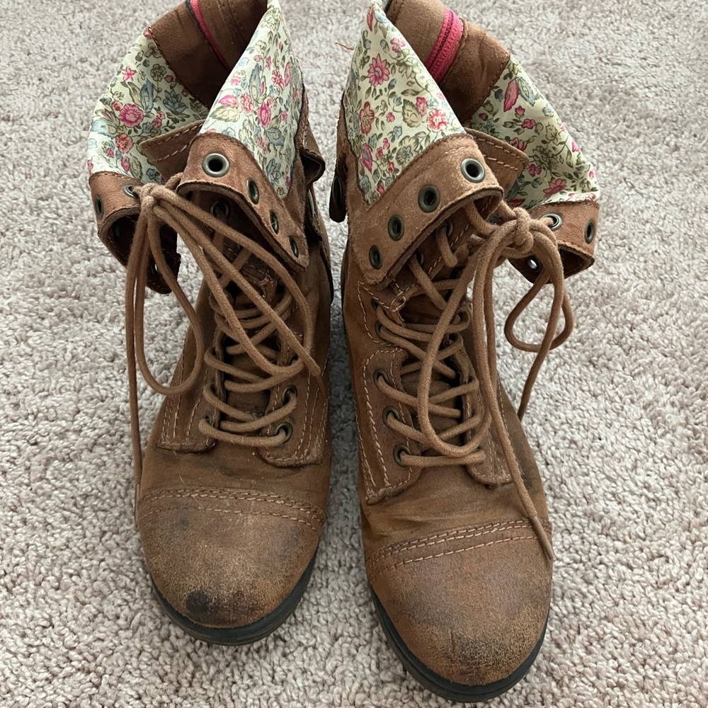 Floral Lined Brown Adjustable Height Lace-Up Boots